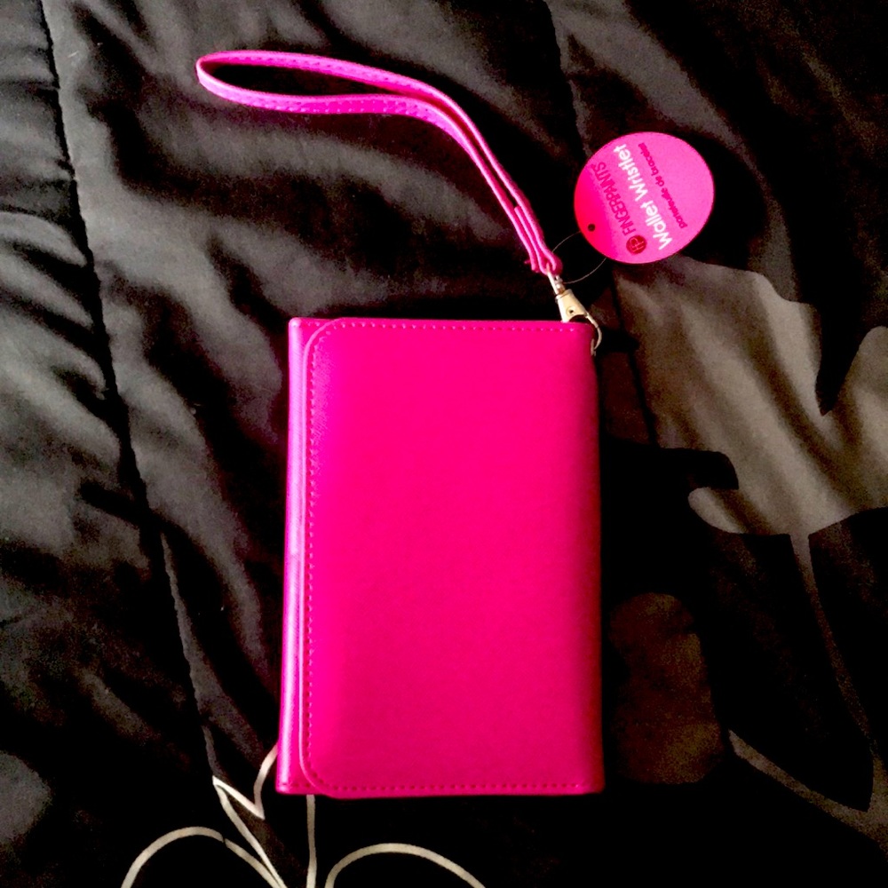 Fingerprints wristlet